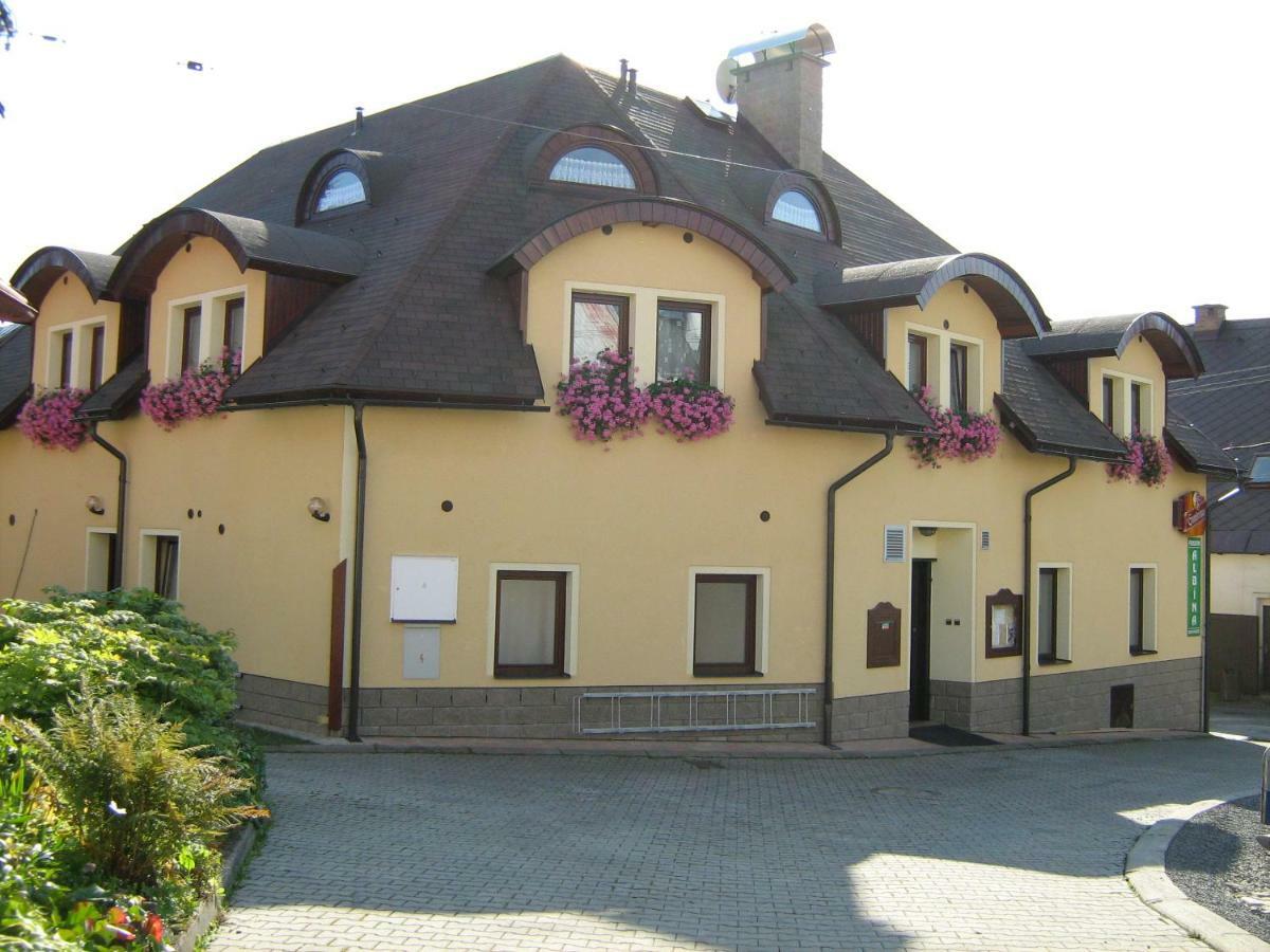 Penzion Albina - Restaurace Vysoké nad Jizerou Екстериор снимка